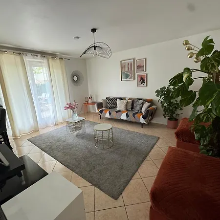 Apartment Le Jardin Du Stade By Uta House Saint-Denis (Seine-Saint-Denis)